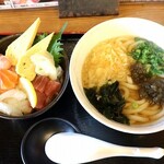屋台居酒屋 大阪 満マル - ミニ海鮮丼とうどんセット