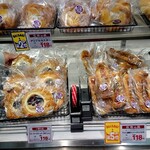 サミットストア - 料理写真:菓子パンも美味しい♬