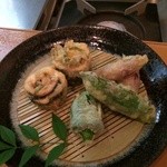 Rion - 天ぷら盛り合わせ。ジャンボししとうデカイ…でも美味い！