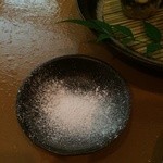 Rion - これ普通の塩ではなく岩塩です。