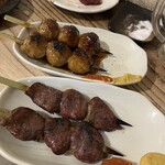 関内もつ肉店 - つくね・はつ