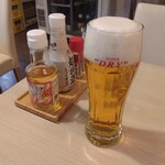 沖縄×新潟ダイニング がじゅまるの森 - スーパードライと卓上調味料