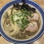 豚骨醤油 三輪 - 濃厚煮干ラーメン