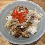 豚骨醤油 三輪 - チャーシュー丼