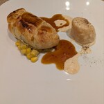 セ'ラヴィー!ナガノ - 友達は「豚ホホ挽肉・リードゥ゙ォー・ブルーチーズのパイ包み焼き」　ポテトが添えられていました。