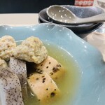 旨い肴と酒 ふるさと - 鶏のつみれ　山芋と蓮根の炊いたん