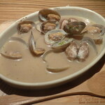 全席個室 びすとろ家 - あさりの白ワインバター蒸し\869