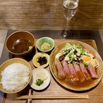 肉洋食オオタケ - ビーフカツ・セット¥2,250-とおススメ日本酒¥650-