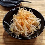 秋葉原 とんべエ - もやしのナムル：320円