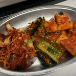 空 - キムチ盛合せ 950円