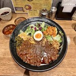 SPICY CURRY 魯珈 - 限定の欧風★牛ROKAカレーのろかプレートにラムとチキンのプチカレー
