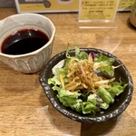 SPICY CURRY 魯珈 - 赤ワインとプチサラダ