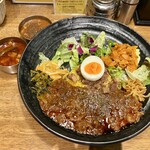 SPICY CURRY 魯珈 - 限定の欧風★牛ROKAカレーのろかプレートにラムとチキンのプチカレー