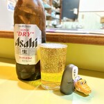 すし富 - まずは、瓶ビールから☆
      ※大瓶なのも、古き良き感じ