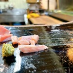 すし富 - 鮭のハラスもアテに出してくれたり