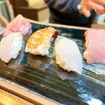 すし富 - 烏賊は、柚子を仕込まれてるのか
      香り風味、食感ともに良かった♡