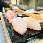 すし富 - カンパチのお腹の砂ずり
      旨みの詰まった一貫