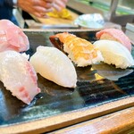 すし富 - この、鯛みたいに見えるのはシマアジ