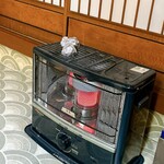 すし富 - ストーブの上の、焼き芋もくれました♡