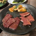 黒毛和牛焼肉 白か黒 - 