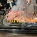 黒毛和牛焼肉 白か黒 - 