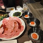 黒毛和牛焼肉 白か黒 - 