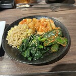 黒毛和牛焼肉 白か黒 - 