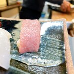 すし富 - トロは、すぐに食べないで
      少し置いてからだそう(旨みを出す為)