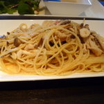 トラットリア　ジラソーレ - パンチェッタ（自家製）と山形村の藤森さんが作ったきのこのスパゲティ　ペコリーノチーズ風味