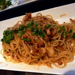 トラットリア　ジラソーレ - 白身魚とエビとイカのスパゲティ　黒オリーブ風味