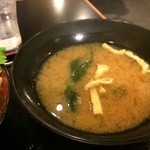 鉄板肉酒場 二代目亀田精肉店 - 味噌汁もビッグ