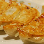 `` Gyoza / Dumpling (6 pieces)'' with delicious taste that has been perfected through years of trial and error