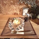 モットコーヒースタンド - デザートガレット〜青森産紅玉の焼きリンゴ・アイスクリーム添え〜
