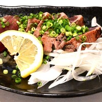 薩摩 雅咲亭 鹿児島本店 - 【お造り】枕崎産ぶえんカツオ。枕崎では、塩をしていない新鮮な魚を「ぶえん」と言います。