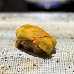 鮨 西崎 - 味が濃厚な紫雲丹。