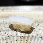 鮨 西崎 - 完全な、西崎さんのシグニチャー握り！
      水塩の工夫も見事で、特にこの日の泥障烏賊のねっとりした甘さが最大限にまで引き出されています♪