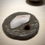 鮨 西崎 - 真魚鰹の炙り。