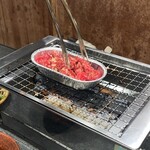 焼肉 MEAT BANK.jp - 〜和牛の炙りユッケ〜  