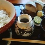 Kutsuki Asahiya - ぶっかけ鬼おろしそば　鯖寿司セット¥1800
                        石臼挽きの十割そばはコシがあって(･∀･)ｳﾏｰ!!
                        鯖もええ塩梅にしまってます♪
