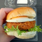 ハローズ　 - 黒毛和牛メンチカツバーガー (税抜)238円 ※開封後 (2025.02.09)