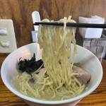 中華そば よしかわ - スープが麺に良く絡む