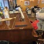 ダイヤモンドホテル - ピアノがありました。