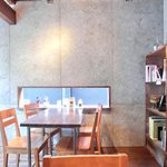 HAGI CAFE  - 店内のテーブル席の風景です