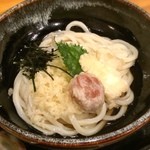 うどん 麦わら - ぶっかけには梅の他にらっきょうと筍の天ぷらが♪