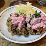 ヨコスカヒバチ - 2個で頼んだ鶏唐揚げ、＊＊タルタルが絶妙