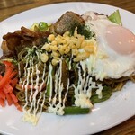 ヨコスカヒバチ - 目玉焼きそば！