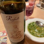 サイゼリヤ - ドリンク写真:最近はこのワインを炭酸で割ったりする