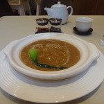 気仙沼産ふかひれの姿煮、赤酢&黒酢をお好みで