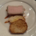 フランス料理 遊心 - 白レバーのムース：フォアグラを思わせる濃厚な旨みと甘みが調和。