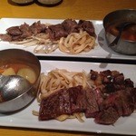 リブロースの薄焼きに角ステーキ♪煮込みに入ったミートボールも美味